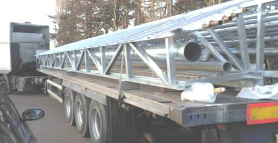 Long vehicle with steel load